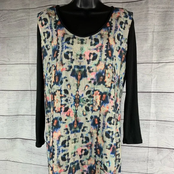 blue dress with small white flowers Saints & Secrets and dainty jewelry to summersoiree Size:20/20.5